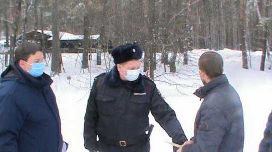 Видео следственного эксперимента на месте убийства воронежской учительницы показал СК