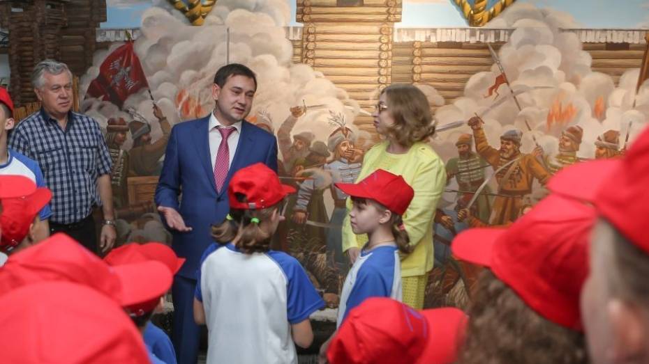 Воронежские дети-сироты и дети из приемных семей посетили музей Петровских кораблей