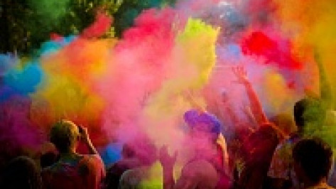 Воронежцы закидают друг друга красками на первом городском Color fest