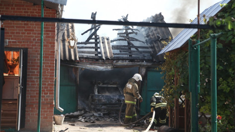 В Острогожске при пожаре в гараже пострадал мужчина