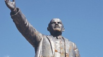 В Богучаре памятник Ленину лишился уха