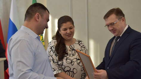В Поворинском районе 15 молодых семей получили сертификаты на улучшение жилищных условий