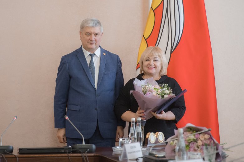 Губернатор наградил жителей региона благодарственными письмами президента России