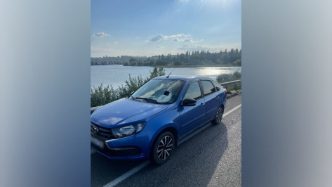 В лобовое стекло легковушки прилетел кусок грузовика: скончалась жительница Воронежа