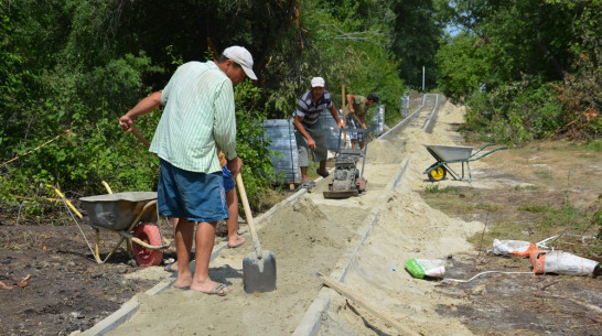 В кантемировском селе начали строительство тротуара длиной 5 км