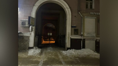 Воронежец чуть не зарезал знакомого, заступаясь за возлюбленную