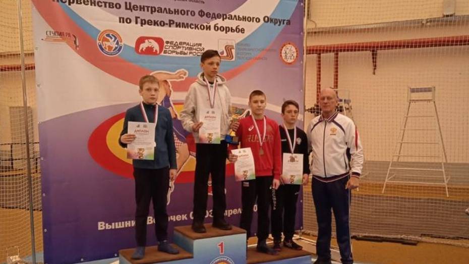 Юноша из Богучара завоевал «бронзу» на первенстве ЦФО по греко-римской борьбе