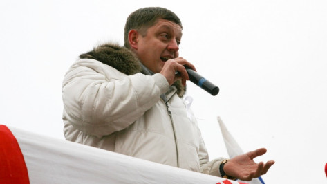 Руководство «СР» посоветовало переизбрать Олега Пахолкова главой воронежской партячейки 