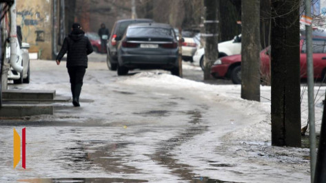 Жителей Воронежской области предупредили о гололедице на дорогах