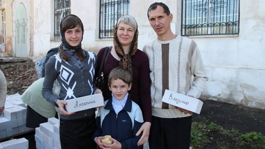 В Новоусманском районе стартовала благотворительная акция «Именной кирпич в стену колокольни» 