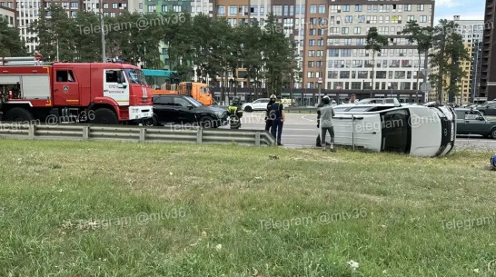 Воронежцы сообщили о ДТП с перевернувшейся «Ладой» на Московском проспекте