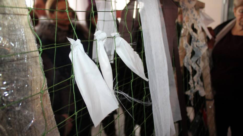 В Хохольском районе открыли 19 мастерских по плетению маскировочных сетей