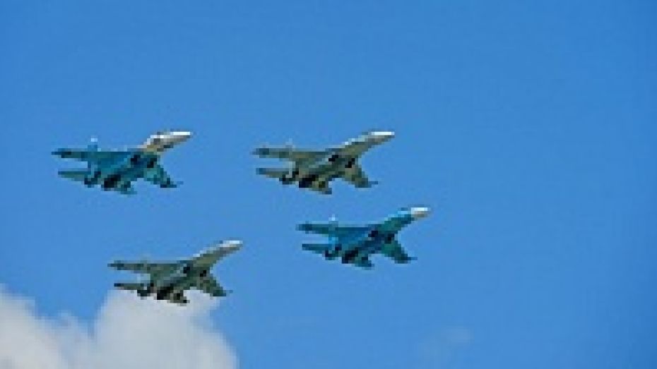 Российские асы позовут воронежцев в армию фигурами высшего пилотажа