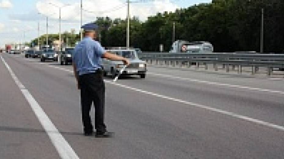 В Грибановском районе полицейские обнаружили в машине новохоперцев полкилограмма марихуаны