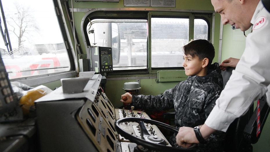 «Верю в Деда Мороза!» Губернатор Александр Гусев исполнил мечту 8-летнего воронежского школьника