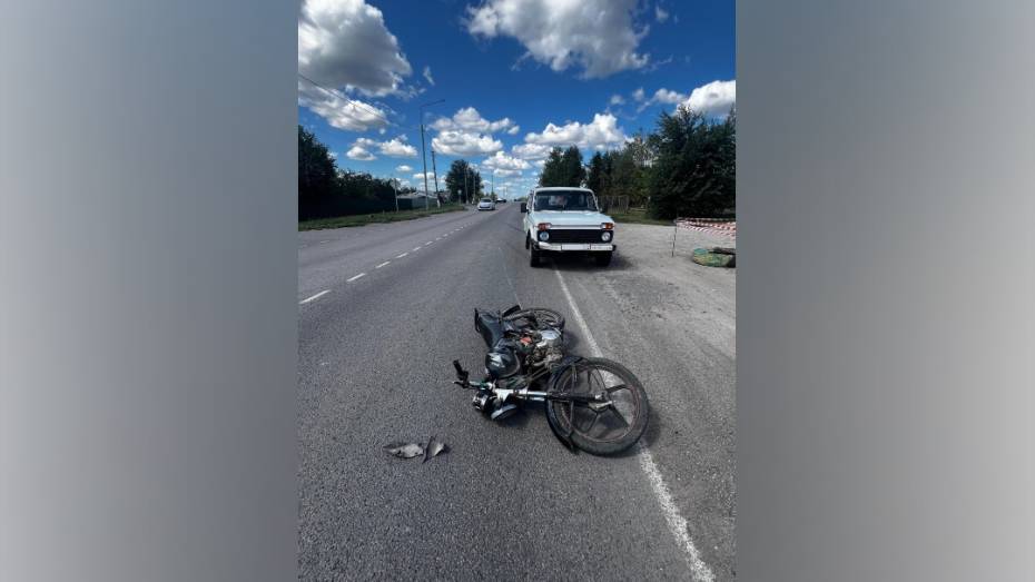 В Воронежской области 11-летний мотоциклист влетел в «Ниву»