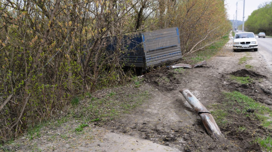 В Воробьевке грузовик сбил столб ЛЭП