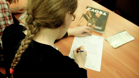 «Плохих оценок не боюсь». Кто пришел на «Тотальный диктант» в Воронеже