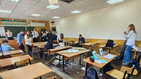 Потолок рухнул в воронежской школе во время урока
