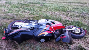 В воронежском райцентре в ДТП с КамАЗом погиб 33-летний мотоциклист на Honda