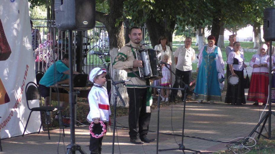 Праздник «Играй, гармонь бобровская!» проведут на новой сцене центрального парка райцентра