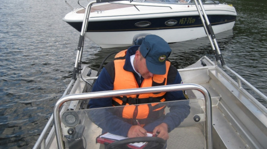 На воронежских водоемах спасатели за день поймали 8 катеров