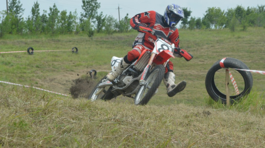 В Нижнедевицком районе прошел кантри-кросс среди мотоциклистов