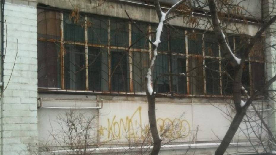 В Воронеже прокуратура потребовала от коммунальщиков очистить дома от граффити