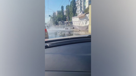 Горячий «гейзер»: коммунальную аварию в Коминтерновском районе Воронежа сняли на видео