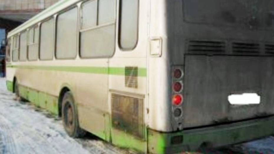 На трассе «Воронеж-Луганск» автобус столкнулся с легковым автомобилем