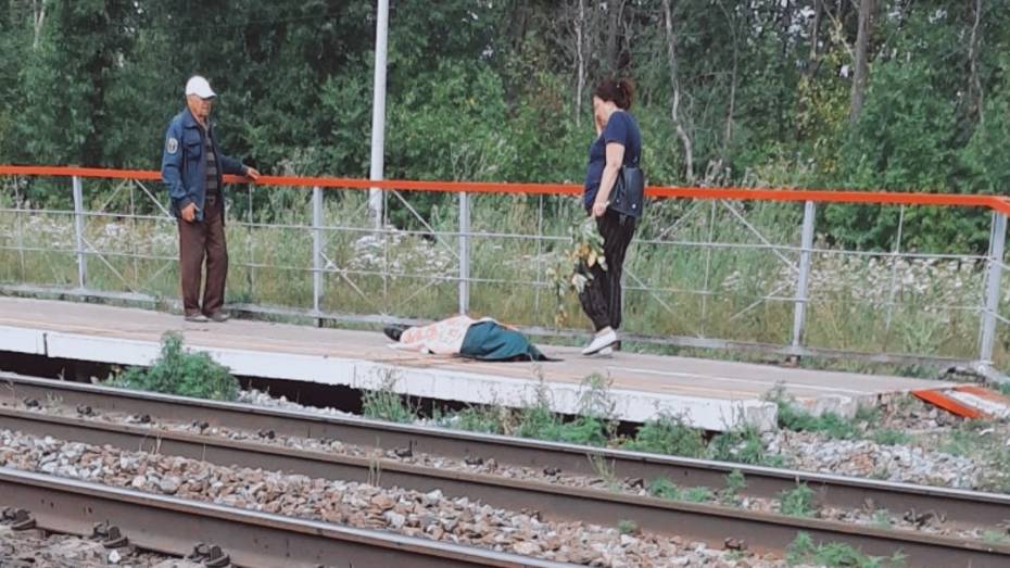 Очевидцы: поезд насмерть сбил человека в Воронеже