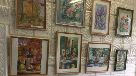 В Павловске акварельные работы на выставке представили 13 художников