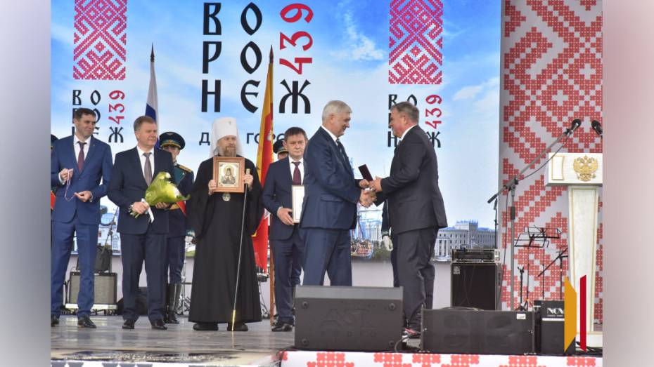 В Воронеже на День города наградили новых почетных граждан