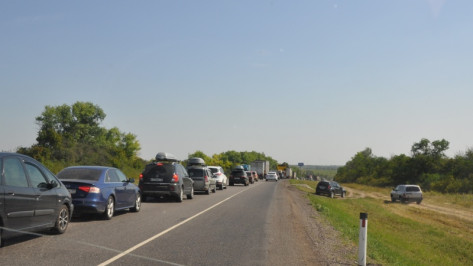 Перед праздниками пробка на трассе М-4 «Дон» в Воронежской области растянулась на 7 км