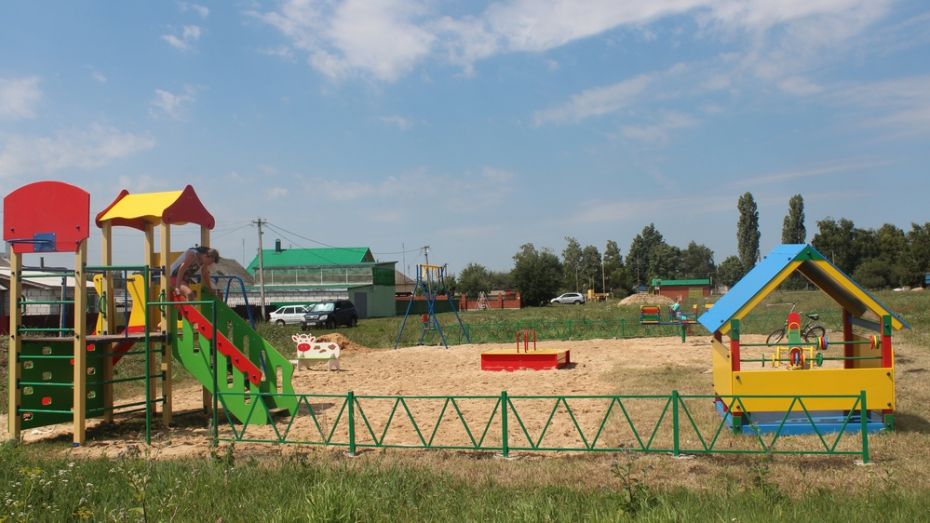В Верхнехавском районе появятся 4 детские площадки