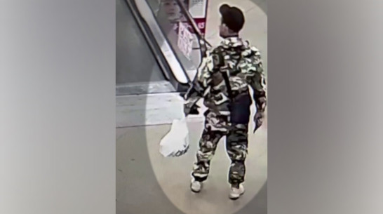 Вооруженный мужчина в камуфляже ограбил супермаркет в Воронеже