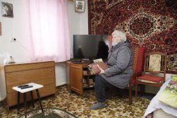 Воронежских пенсионеров обязали сидеть дома еще месяц