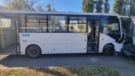 В Воронеже прокуратура начала проверку после жесткого ДТП с автобусом № 43