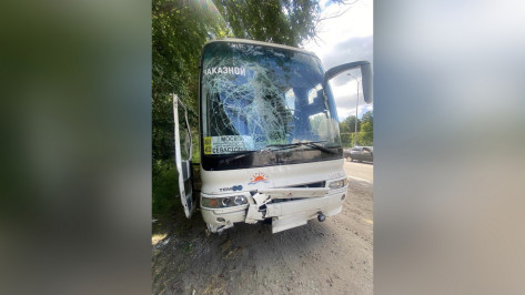 Рейсовый автобус из Москвы до Севастополя попал в массовую аварию под Воронежем