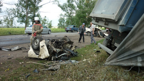 В Воронежской области водитель «пятерки» погиб после столкновения с грузовиком
