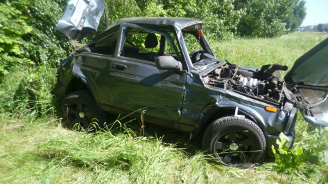 В Воронежской области при столкновении «Оки» и «Нивы» погиб 26-летний парень