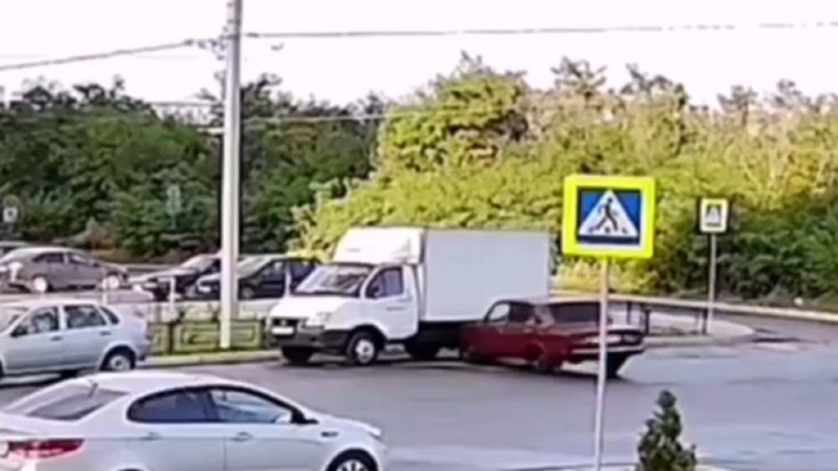 Любители дрифта устроили несколько аварий в Воронеже