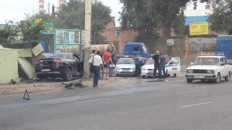 В Воронеже столкнулись 3 иномарки: 2 человека попали в больницу