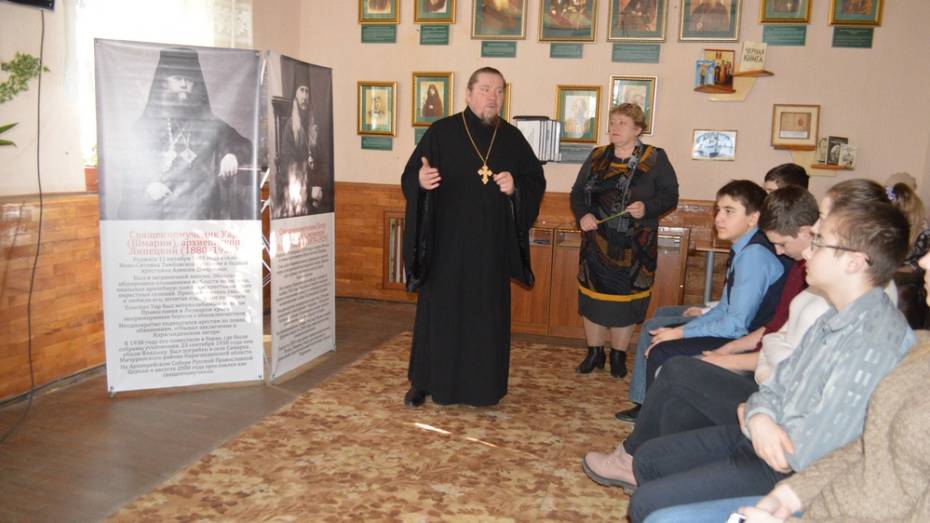 В Репьевском музее открылась выставка о гонениях на церковь