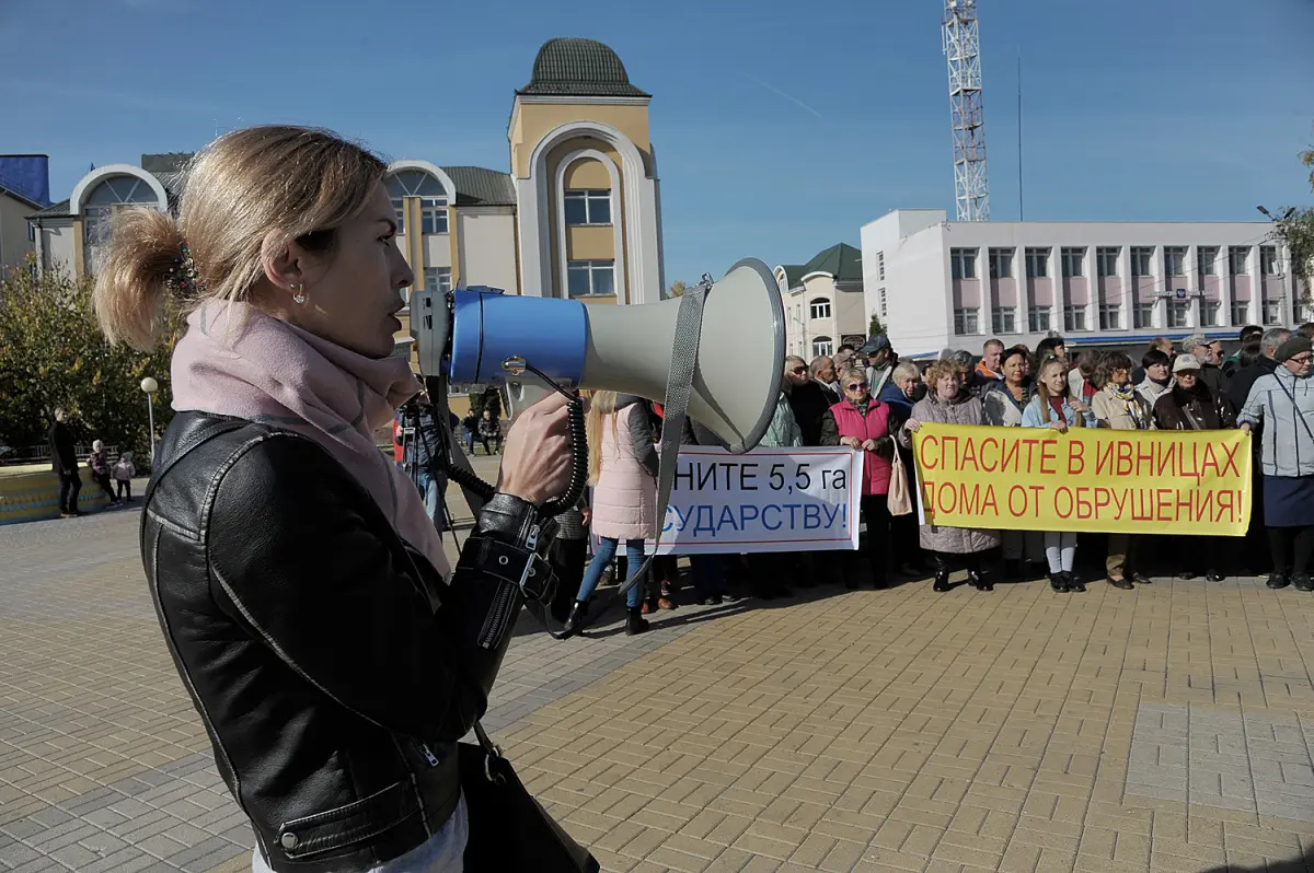 Выхода нет». Дачники устроили митинг против застройки берега реки Воронеж