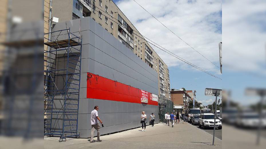 Власти назначили дату принудительного сноса фасада супермаркета в центре Воронежа 