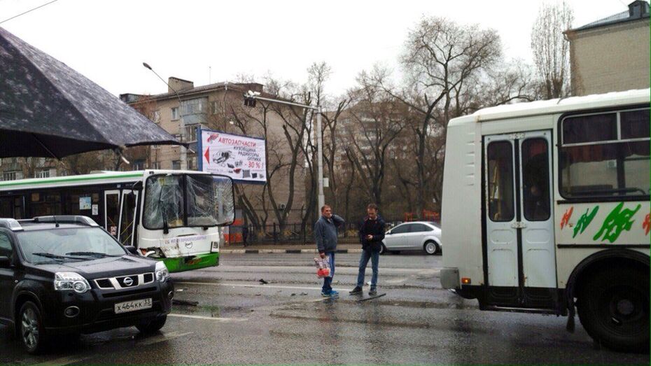 Число пострадавших в ДТП с 3 маршрутками в Воронеже увеличилось до двух