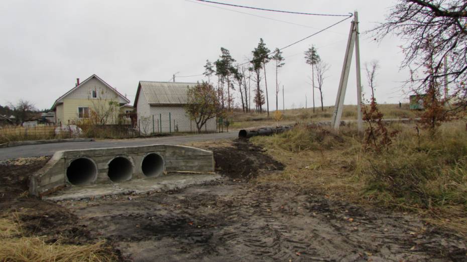 В новоусманском селе Шуберское отремонтировали 2 участка дороги с водопропускными трубами