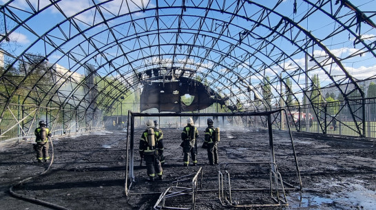 Причиной сильнейшего пожара у школы №87 в Воронеже могло быть короткое замыкание