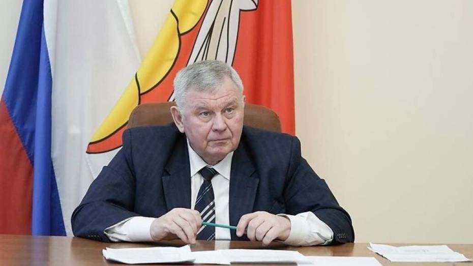 Александр Гусев поздравил с юбилеем председателя Комитета Воронежской облдумы по транспорту, дорожному хозяйству и безопасности